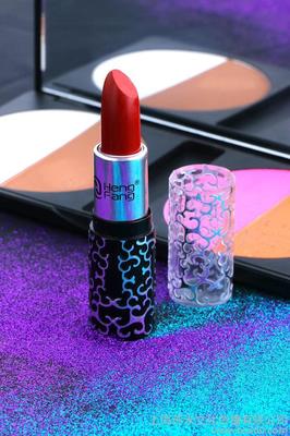 光影艺术下的魅力呈现 上海化妆品产品静物画册与模特拍摄服务解析